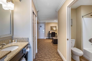 Suite, 2 Queen Beds with Sofabed, Non Smoking
