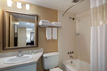 Suite, 2 Queen Beds, Smoking