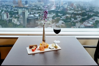 Club Room, 1 King Bed (Regency)