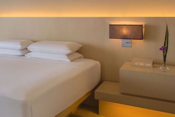 Regency, Suite, 1 King Bed