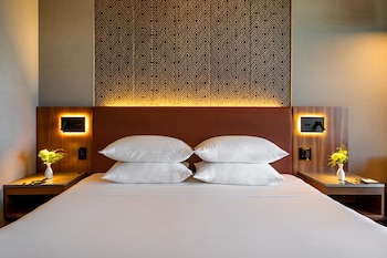 Club Room, 1 King Bed (Regency, High Floor)