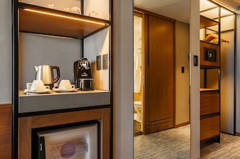 Club Room, 1 King Bed (Regency, High Floor)