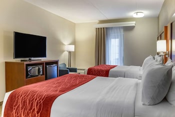 Pool Side View, 2 Queen Beds, Non Smoking