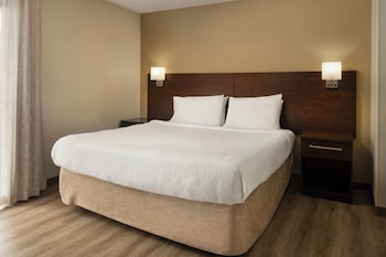 Studio, 1 King Bed with Sofa bed (Mobility/Hearing Accessible, Tub)