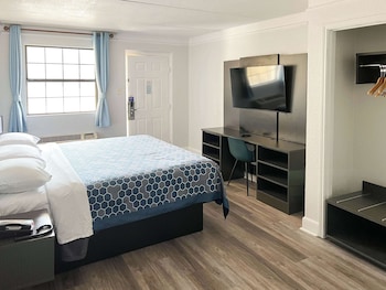Deluxe Room, 1 King Bed, Accessible, Non Smoking