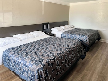 Deluxe Room, Multiple Beds, Non Smoking, Refrigerator & Microwave