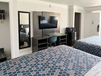 Deluxe Room, Multiple Beds, Non Smoking, Refrigerator & Microwave