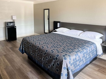 Deluxe Room, 1 King Bed, Accessible, Non Smoking