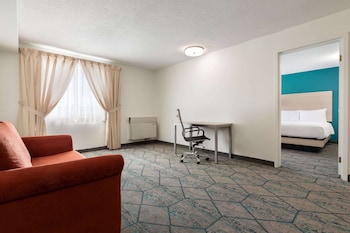 Suite, Multiple Beds, Non Smoking, Kitchenette