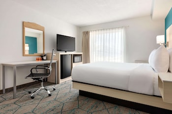 Suite, 1 Bedroom, Non Smoking (First Floor, Patio Door)