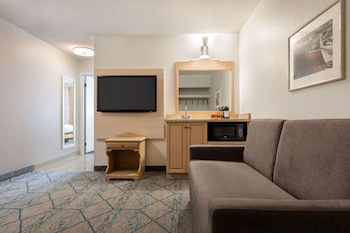 Suite, 1 King Bed, Non Smoking