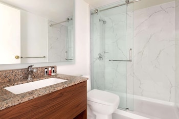 Suite, 1 Bedroom, Non Smoking (First Floor, Patio Door)