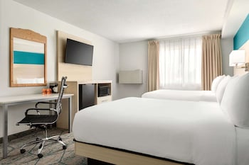 Suite, Multiple Beds, Non Smoking, Kitchenette