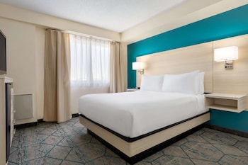 Suite, 1 Bedroom, Non Smoking (First Floor, Patio Door)