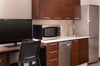 Studio, 1 King Bed (Hearing Accessible)