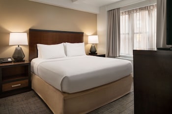 Studio, 1 King Bed (Hearing Accessible)