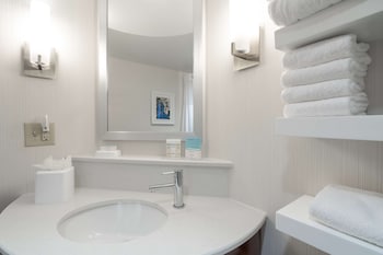 1 King Bed Room, Accessible, Bathtub