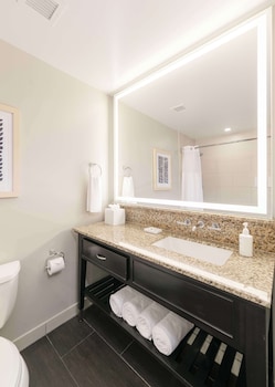 Room, 1 King Bed, Marina View