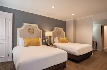 Suite, 2 Queen Beds (Oval, Washington Monument View)