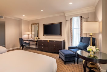 Suite, 2 Queen Beds (Oval, Washington Monument View)
