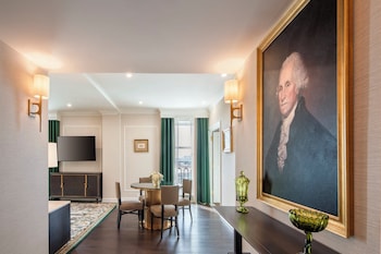 Suite, 1 King Bed (George Washington)