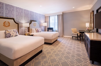 Classic Room, 2 Queen Beds, Accessible (Accessible Tub)