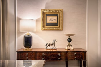 Suite, 1 King Bed (Abraham Lincoln)