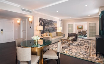 Suite, 1 King Bed (George Washington)