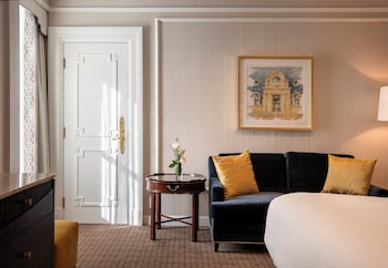 Suite, 1 King Bed (Thomas Jefferson, Wash Monmt View)