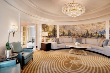 Suite, 1 King Bed (Theodore Roosevelt, Wash Monmt View)