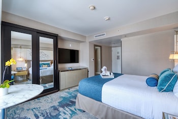 Deluxe Room, 1 Queen Bed, Accessible