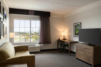 Deluxe Suite, 1 King Bed, Non Smoking (Deluxe Family Room, Park/Pool View)
