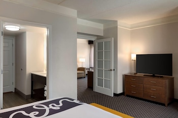 Deluxe Suite, 1 King Bed, Non Smoking (Deluxe Family Room, Park/Pool View)