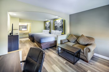 Room, 2 Queen Beds, Mobility Accessible, Non Smoking (Roll-in Shower)