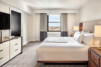 Signature Suite, 1 King Bed (Legend, Roll-In Shower)