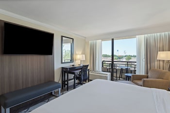 Premium Room, 1 King Bed, Mobility Accessible, Balcony (Mobility)
