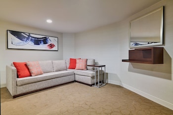 Junior Suite, 1 King Bed with Sofa bed, Accessible (Mobility Accessible, Tub)