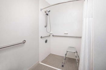 Studio Suite, 1 Queen Bed, Accessible, Non Smoking (Mobility/Hearing Impaired Accessible)
