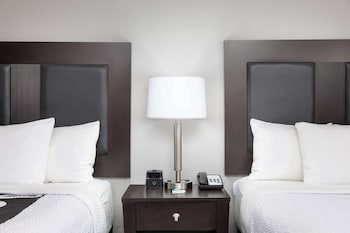 Studio Suite, 1 Queen Bed, Accessible, Non Smoking (Mobility/Hearing Impaired Accessible)