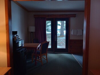 Room, 2 Queen Beds, Non Smoking, Lake View (Hot Tub)