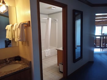 Suite, Multiple Beds, Non Smoking, Lake View