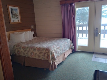 Room, Multiple Beds, Non Smoking, Lake View