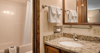 Room, 2 Queen Beds, Non Smoking, Lake View (Hot Tub)