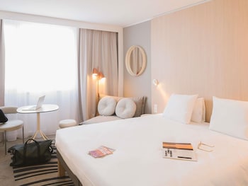 Executive Room, 1 King Bed, Lake View