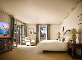 Suite, 1 King Bed with Sofa bed, 2 Bathrooms (Palm)