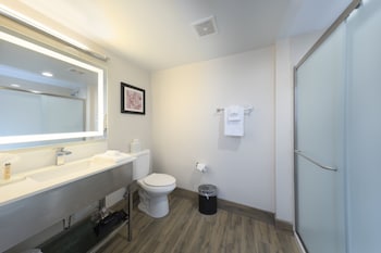 Standard Room, 2 Queen Beds, Pool View