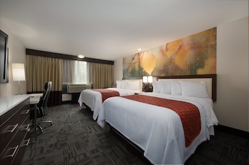 Standard Room, 2 Queen Beds, Pool View