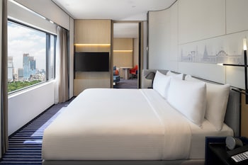 Junior Suite, 1 King Bed, Smoking, Kitchenette