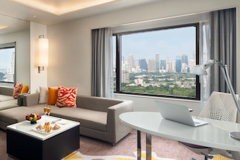 Junior Suite, 1 King Bed, Smoking (Lumpini View)