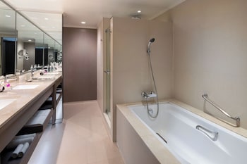 Premium Room, 1 King Bed, Smoking